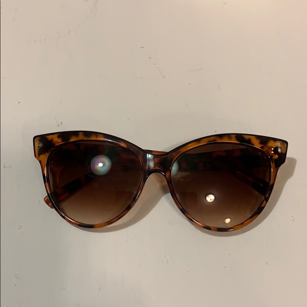 Cat eye sunglasses